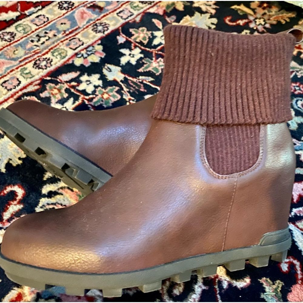 Adorable booties by Yellow Box in size 71/2 - Picture 5 of 5